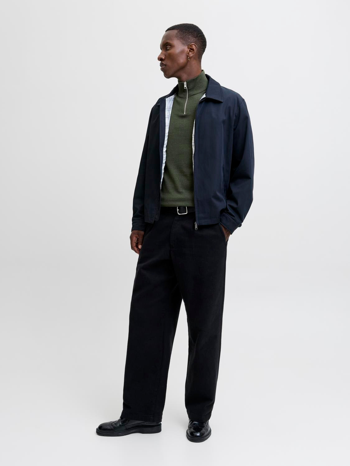 model_shot-front_full